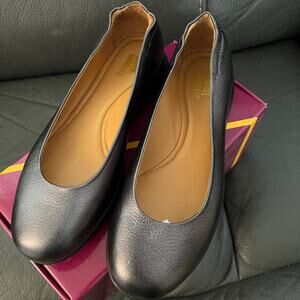 NIB Samuel Hubbard Freedom Dance Pewter Leather Women's Size 7  Metallic Flats